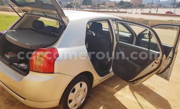 Sayi Na hannu Toyota Corolla Azurfa Mota in Yaounde a Babban Kamaru Sayi Na hannu Toyota Corolla Azurfa Mota in Yaounde a Babban Kamaru