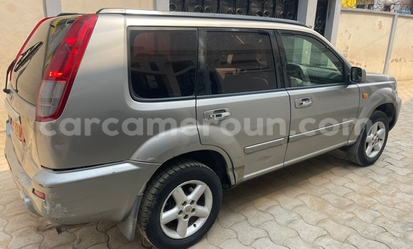 Sayi Na hannu Nissan X–Trail M Mota in Douala a Ƙasar Kamaru Sayi Na hannu Nissan X–Trail M Mota in Douala a Ƙasar Kamaru