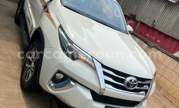 Acheter Occasion Voiture Toyota Fortuner Blanc à Douala, Littoral Cameroon