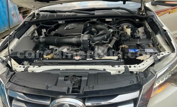 Sayi Na hannu Toyota Fortuner White Mota in Douala a Ƙasar Kamaru Sayi Na hannu Toyota Fortuner White Mota in Douala a Ƙasar Kamaru