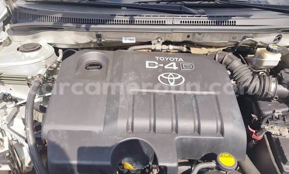 Sayi Na hannu Toyota Corolla Azurfa Mota in Yaounde a Babban Kamaru Sayi Na hannu Toyota Corolla Azurfa Mota in Yaounde a Babban Kamaru