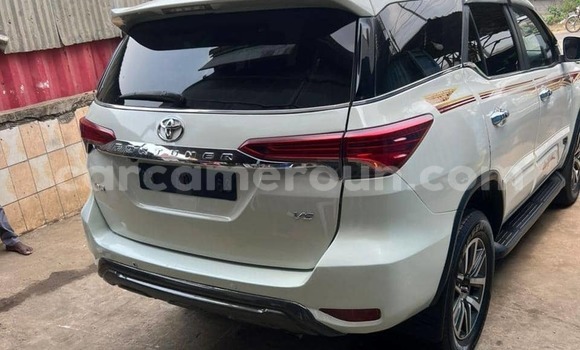 Sayi Na hannu Toyota Fortuner White Mota in Douala a Ƙasar Kamaru Sayi Na hannu Toyota Fortuner White Mota in Douala a Ƙasar Kamaru