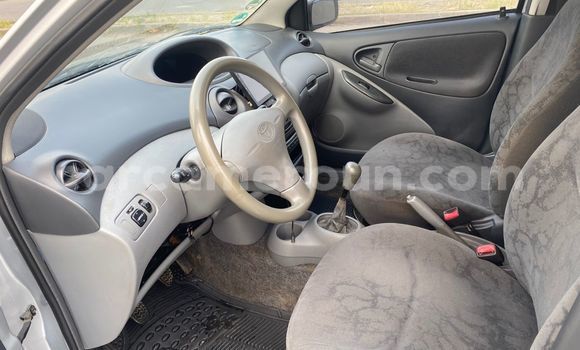 Sayi Na hannu Toyota Yaris Azurfa Mota in Douala a Ƙasar Kamaru Sayi Na hannu Toyota Yaris Azurfa Mota in Douala a Ƙasar Kamaru