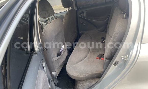 Sayi Na hannu Toyota Yaris Azurfa Mota in Douala a Ƙasar Kamaru Sayi Na hannu Toyota Yaris Azurfa Mota in Douala a Ƙasar Kamaru
