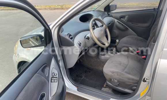 Sayi Na hannu Toyota Yaris Azurfa Mota in Douala a Ƙasar Kamaru Sayi Na hannu Toyota Yaris Azurfa Mota in Douala a Ƙasar Kamaru