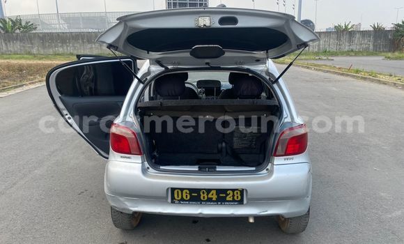 Sayi Na hannu Toyota Yaris Azurfa Mota in Douala a Ƙasar Kamaru Sayi Na hannu Toyota Yaris Azurfa Mota in Douala a Ƙasar Kamaru
