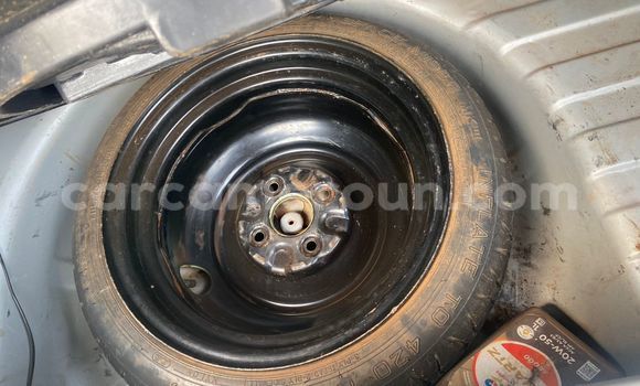 Sayi Na hannu Toyota Yaris Azurfa Mota in Douala a Ƙasar Kamaru Sayi Na hannu Toyota Yaris Azurfa Mota in Douala a Ƙasar Kamaru