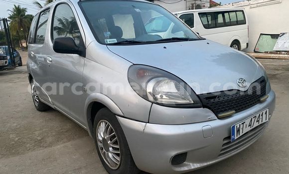 Sayi Imported Toyota Yaris Verso Azurfa Mota in Douala a Ƙasar Kamaru Sayi Imported Toyota Yaris Verso Azurfa Mota in Douala a Ƙasar Kamaru