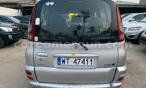 Sayi Imported Toyota Yaris Verso Azurfa Mota in Douala a Ƙasar Kamaru Sayi Imported Toyota Yaris Verso Azurfa Mota in Douala a Ƙasar Kamaru