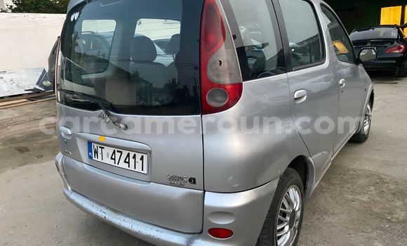 Sayi Imported Toyota Yaris Verso Azurfa Mota in Douala a Ƙasar Kamaru Sayi Imported Toyota Yaris Verso Azurfa Mota in Douala a Ƙasar Kamaru