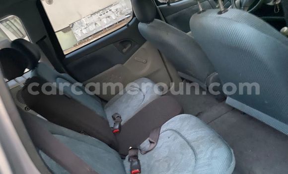 Sayi Imported Toyota Yaris Verso Azurfa Mota in Douala a Ƙasar Kamaru Sayi Imported Toyota Yaris Verso Azurfa Mota in Douala a Ƙasar Kamaru