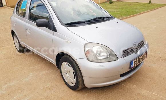 Sayi Na hannu Toyota Yaris Azurfa Mota in Yaounde a Babban Kamaru Sayi Na hannu Toyota Yaris Azurfa Mota in Yaounde a Babban Kamaru