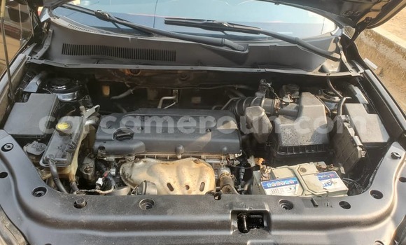 Sayi Na hannu Toyota RAV4 Black Mota in Douala a Ƙasar Kamaru Sayi Na hannu Toyota RAV4 Black Mota in Douala a Ƙasar Kamaru