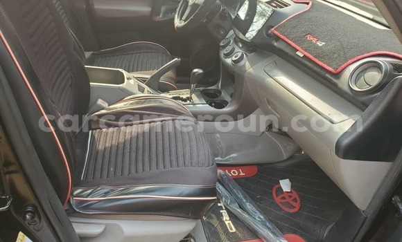 Sayi Na hannu Toyota RAV4 Black Mota in Douala a Ƙasar Kamaru Sayi Na hannu Toyota RAV4 Black Mota in Douala a Ƙasar Kamaru