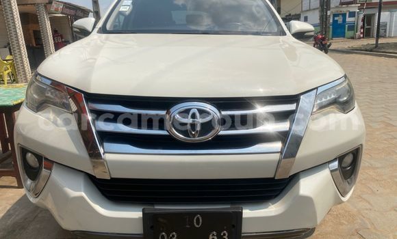 Sayi Imported Toyota Fortuner White Mota in Douala a Ƙasar Kamaru Sayi Imported Toyota Fortuner White Mota in Douala a Ƙasar Kamaru