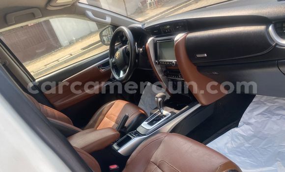 Sayi Imported Toyota Fortuner White Mota in Douala a Ƙasar Kamaru Sayi Imported Toyota Fortuner White Mota in Douala a Ƙasar Kamaru