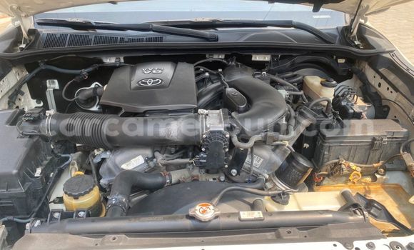 Sayi Imported Toyota Fortuner White Mota in Douala a Ƙasar Kamaru Sayi Imported Toyota Fortuner White Mota in Douala a Ƙasar Kamaru