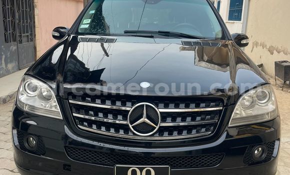 Sayi Na hannu Mercedes‒Benz ML–Class Black Mota in Douala a Ƙasar Kamaru