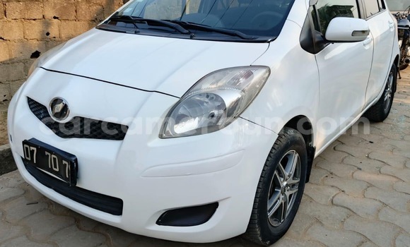 Buy Used Toyota Vitz White Car in Douala in Littoral Cameroon
