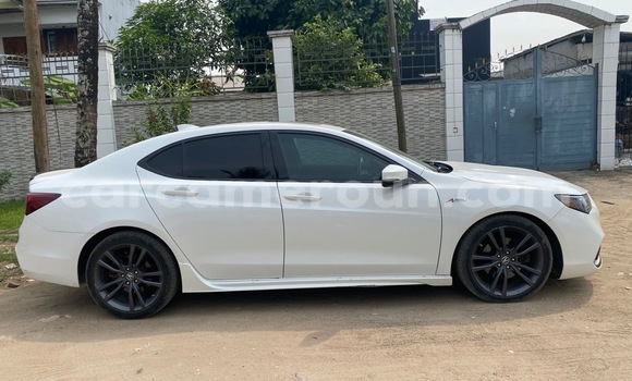 Sayi Imported Acura TLX White Mota in Douala a Ƙasar Kamaru Sayi Imported Acura TLX White Mota in Douala a Ƙasar Kamaru