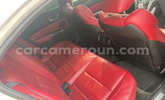 Sayi Imported Acura TLX White Mota in Douala a Ƙasar Kamaru Sayi Imported Acura TLX White Mota in Douala a Ƙasar Kamaru