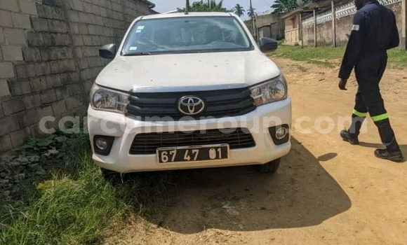 Sayi Na hannu Toyota Hilux White Mota in Kribi a Kamaru ta Kudu