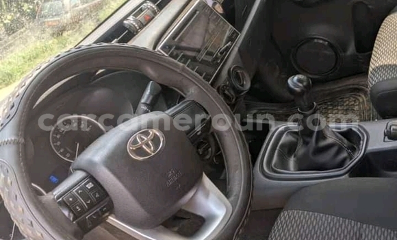 Acheter Occasion Voiture Toyota Hilux Blanc à Kribi, South Cameroon Acheter Occasion Voiture Toyota Hilux Blanc à Kribi, South Cameroon