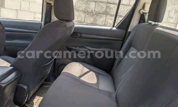 Acheter Occasion Voiture Toyota Hilux Blanc à Kribi, South Cameroon Acheter Occasion Voiture Toyota Hilux Blanc à Kribi, South Cameroon