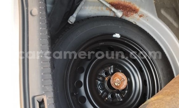 Sayi Na hannu Toyota Avensis Azurfa Mota in Douala a Ƙasar Kamaru Sayi Na hannu Toyota Avensis Azurfa Mota in Douala a Ƙasar Kamaru