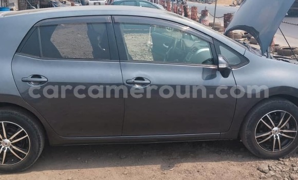 Sayi Na hannu Toyota Auris Black Mota in Douala a Ƙasar Kamaru Sayi Na hannu Toyota Auris Black Mota in Douala a Ƙasar Kamaru