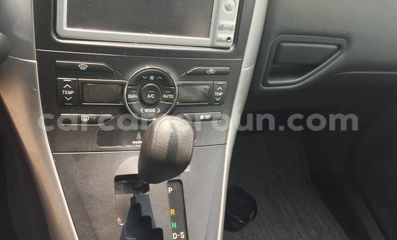 Sayi Na hannu Toyota Auris Black Mota in Douala a Ƙasar Kamaru Sayi Na hannu Toyota Auris Black Mota in Douala a Ƙasar Kamaru
