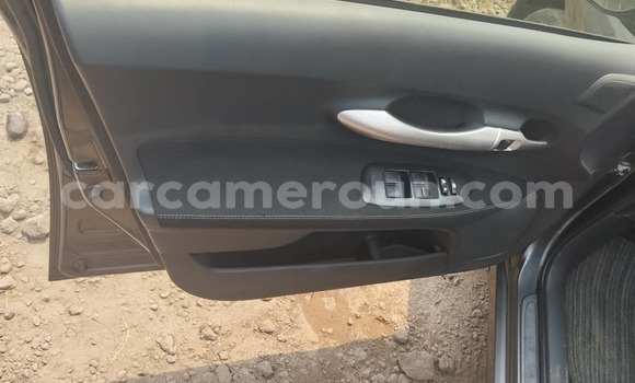 Sayi Na hannu Toyota Auris Black Mota in Douala a Ƙasar Kamaru Sayi Na hannu Toyota Auris Black Mota in Douala a Ƙasar Kamaru