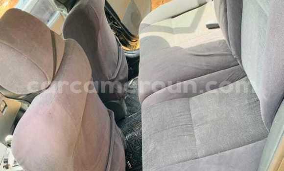 Sayi Na hannu Toyota Corolla Brown Mota in Douala a Ƙasar Kamaru Sayi Na hannu Toyota Corolla Brown Mota in Douala a Ƙasar Kamaru