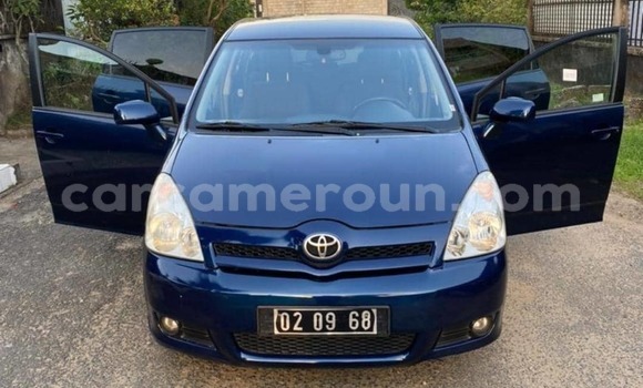 Acheter Occasion Voiture Toyota Corolla Verso Bleu à Douala, Littoral Cameroon