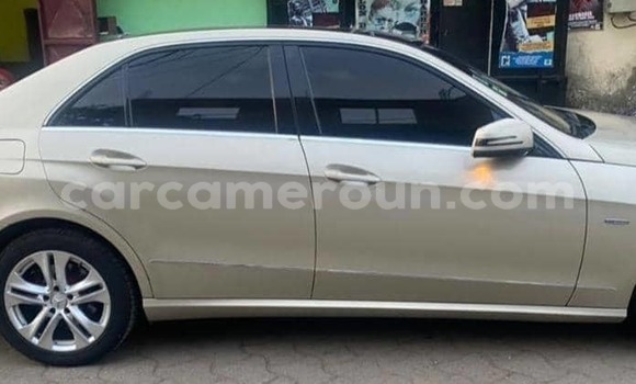 Sayi Na hannu Mercedes‒Benz E–Class M Mota in Douala a Ƙasar Kamaru Sayi Na hannu Mercedes‒Benz E–Class M Mota in Douala a Ƙasar Kamaru