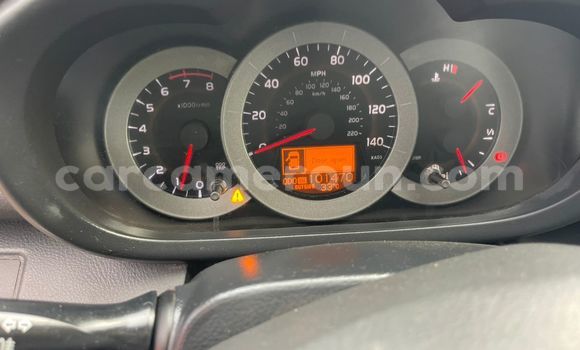 Sayi Na hannu Toyota RAV4 Azurfa Mota in Douala a Ƙasar Kamaru Sayi Na hannu Toyota RAV4 Azurfa Mota in Douala a Ƙasar Kamaru