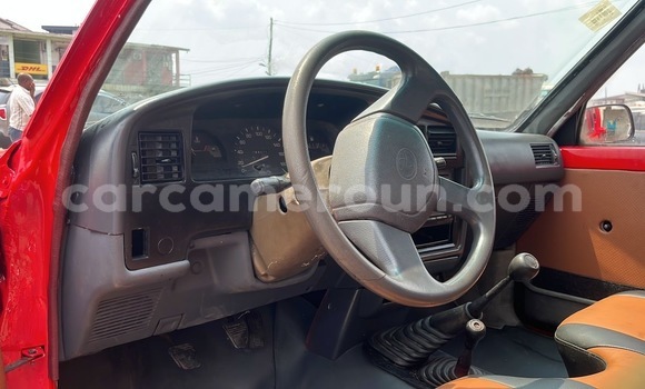 Acheter Neuf Voiture Toyota Hilux Rouge à Douala, Littoral Cameroon Acheter Neuf Voiture Toyota Hilux Rouge à Douala, Littoral Cameroon