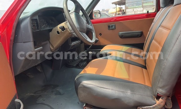 Acheter Neuf Voiture Toyota Hilux Rouge à Douala, Littoral Cameroon Acheter Neuf Voiture Toyota Hilux Rouge à Douala, Littoral Cameroon