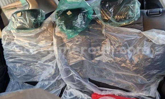 Sayi Na hannu Mitsubishi Outlander White Mota in Douala a Ƙasar Kamaru Sayi Na hannu Mitsubishi Outlander White Mota in Douala a Ƙasar Kamaru