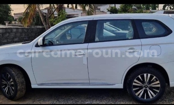 Sayi Na hannu Mitsubishi Outlander White Mota in Douala a Ƙasar Kamaru Sayi Na hannu Mitsubishi Outlander White Mota in Douala a Ƙasar Kamaru