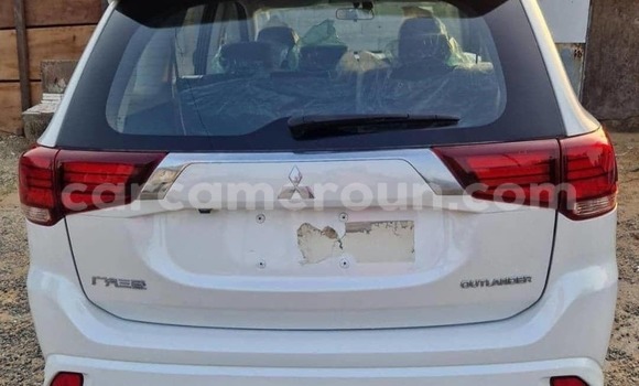 Acheter Occasion Voiture Mitsubishi Outlander Blanc à Douala, Littoral Cameroon Acheter Occasion Voiture Mitsubishi Outlander Blanc à Douala, Littoral Cameroon