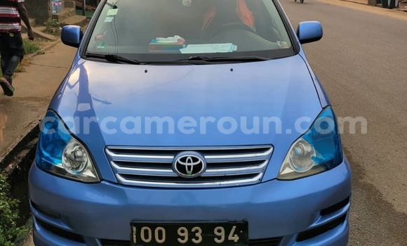 Acheter Occasion Voiture Toyota Avensis Verso Bleu à Douala, Littoral Cameroon