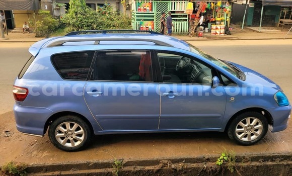 Acheter Occasion Voiture Toyota Avensis Verso Bleu à Douala, Littoral Cameroon Acheter Occasion Voiture Toyota Avensis Verso Bleu à Douala, Littoral Cameroon
