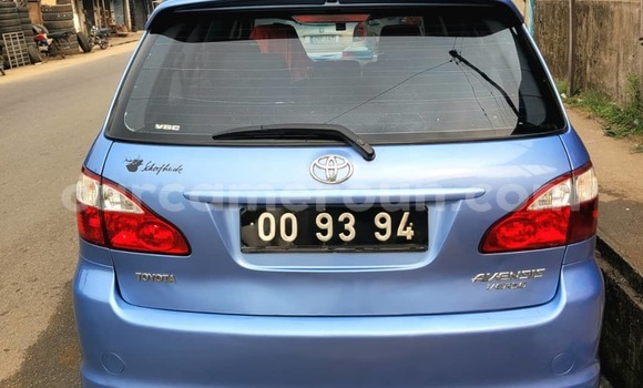 Acheter Occasion Voiture Toyota Avensis Verso Bleu à Douala, Littoral Cameroon Acheter Occasion Voiture Toyota Avensis Verso Bleu à Douala, Littoral Cameroon