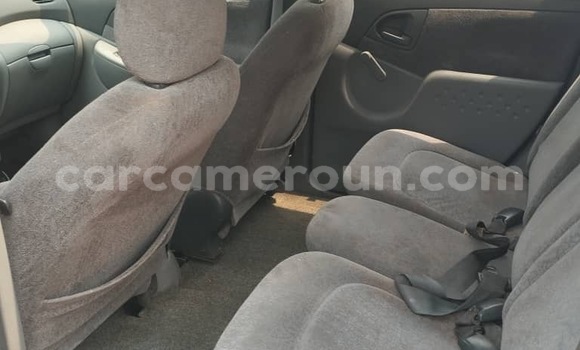 Acheter Neuf Voiture Toyota Yaris Verso Bleu à Douala, Littoral Cameroon Acheter Neuf Voiture Toyota Yaris Verso Bleu à Douala, Littoral Cameroon