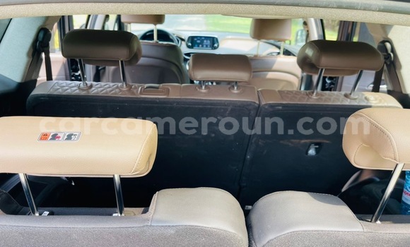 Sayi Na hannu Hyundai Santa Fe Black Mota in Douala a Ƙasar Kamaru Sayi Na hannu Hyundai Santa Fe Black Mota in Douala a Ƙasar Kamaru