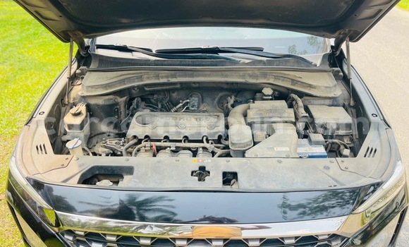 Sayi Na hannu Hyundai Santa Fe Black Mota in Douala a Ƙasar Kamaru Sayi Na hannu Hyundai Santa Fe Black Mota in Douala a Ƙasar Kamaru