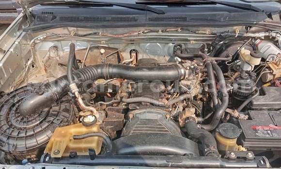 Sayi Na hannu Toyota Hilux Azurfa Mota in Douala a Ƙasar Kamaru Sayi Na hannu Toyota Hilux Azurfa Mota in Douala a Ƙasar Kamaru