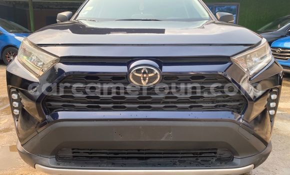 Sayi Imported Toyota RAV4 Blue Mota in Douala a Ƙasar Kamaru Sayi Imported Toyota RAV4 Blue Mota in Douala a Ƙasar Kamaru