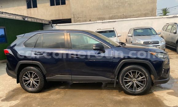 Sayi Imported Toyota RAV4 Blue Mota in Douala a Ƙasar Kamaru Sayi Imported Toyota RAV4 Blue Mota in Douala a Ƙasar Kamaru